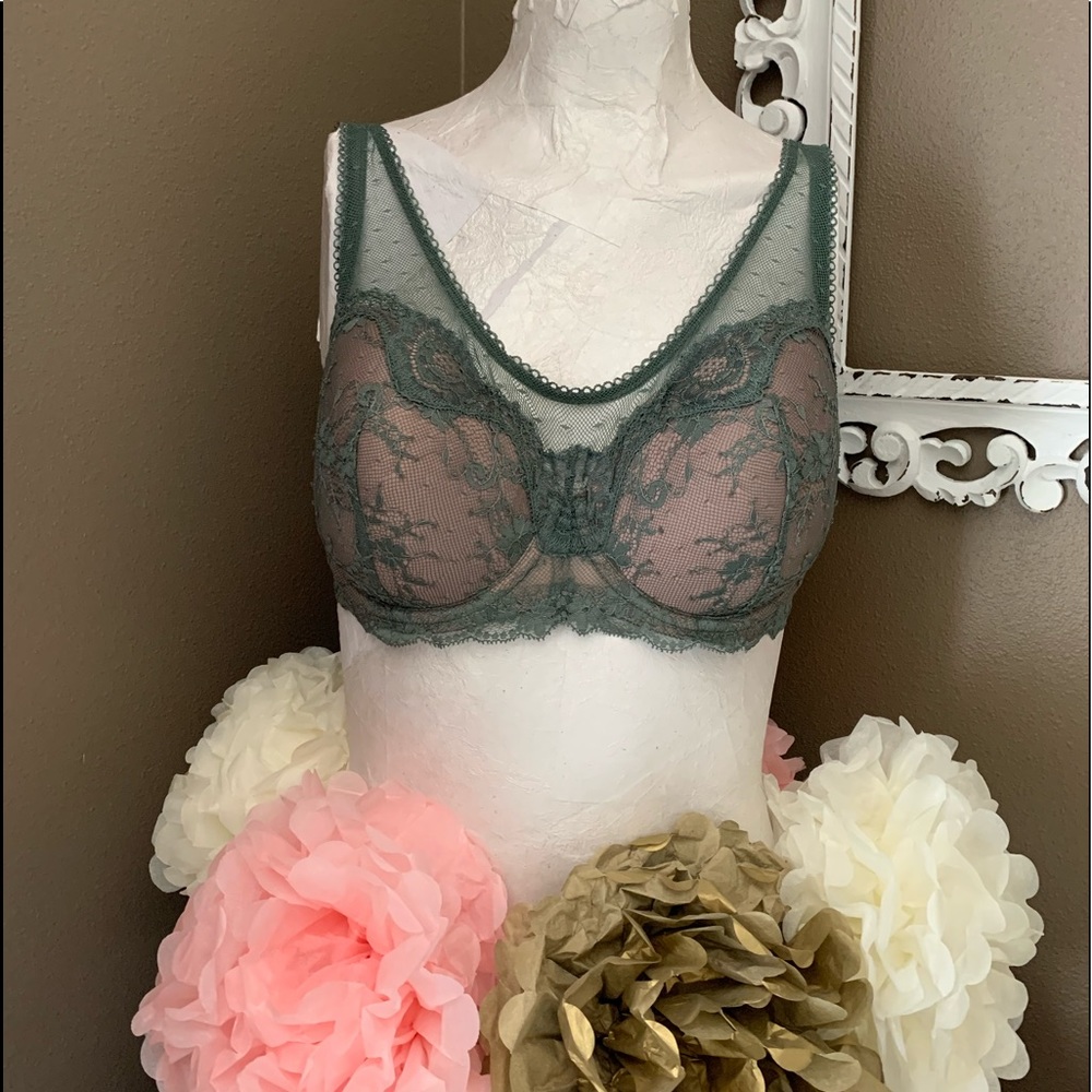 Victoria’s Secret green lace push up bra